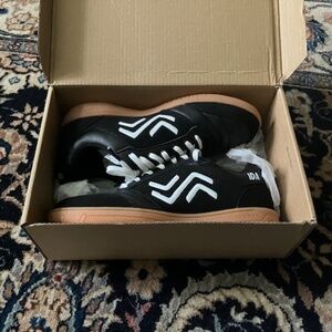 Ida soccer flats